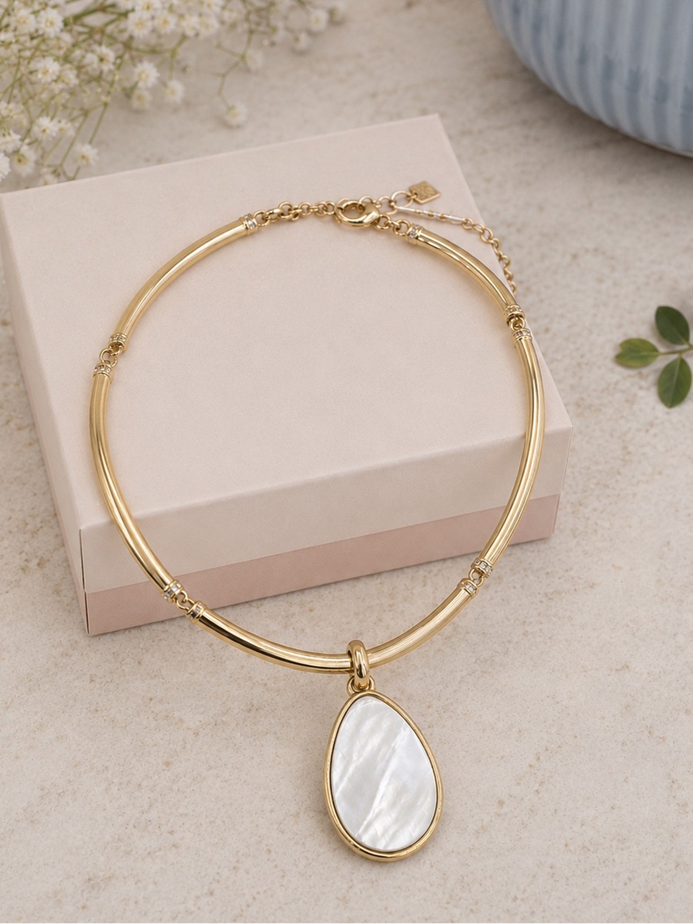 Laundry by Shelli Segal Gold Tone Teardrop Pendant Collar Necklace (LR111/5)